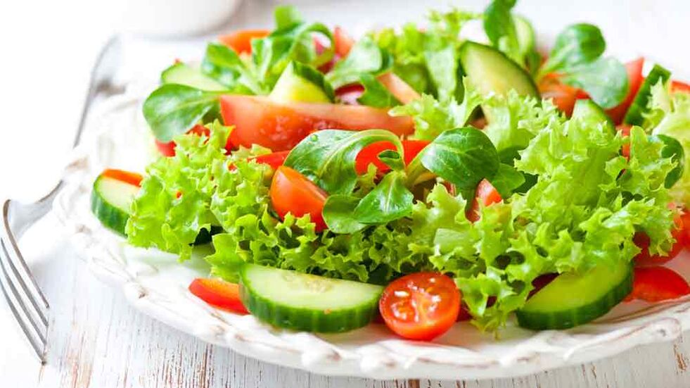 En sevdiğiniz diyet için sebze salatası